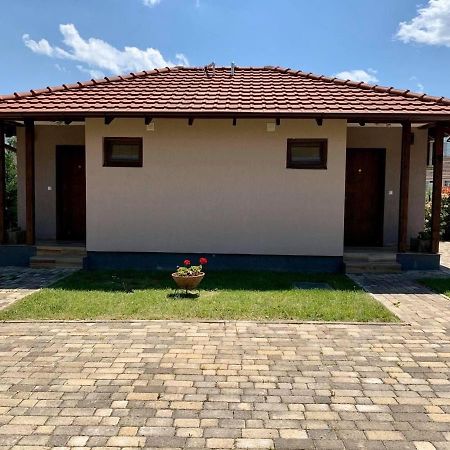Konak Nestor Bungalows 斯科普里 外观 照片